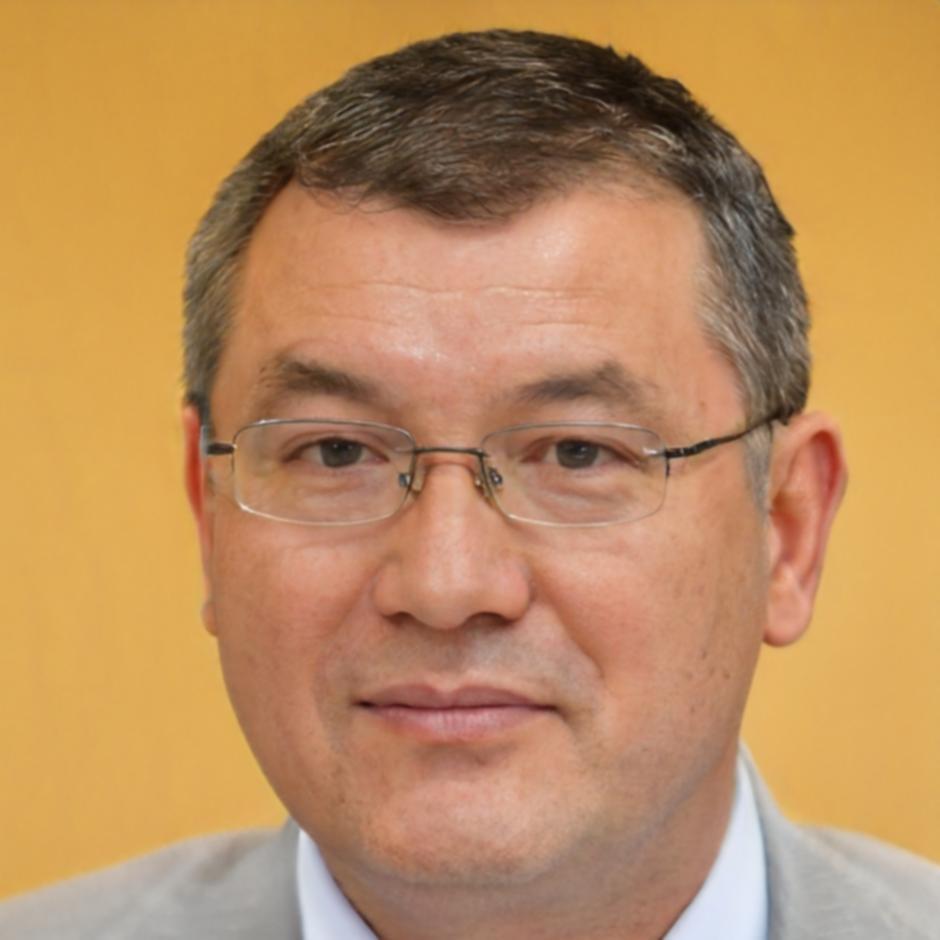 Expert en planification financière partageant son expérience
